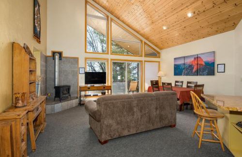 Yosemite West Casa | Falcons Nest (Upstairs)
