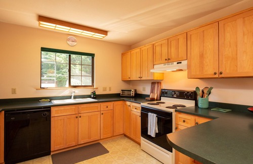 McKinleyville Casa | ☀️🌲Falcons Perch: Nature Lover's Dream, in coastal hills above Blue Lake🪶