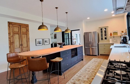 Lakeside Casa | Stunning home w/Private Association Beach 2 Screened Porches