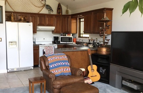 Ten Mile Apartamento | FALL COLOR cruise or Fish on Suntracker Pontoon Fishing Barge!