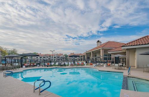 North Scottsdale Apartamento | Fall concert series-2 Pools, Games & Parking H1059