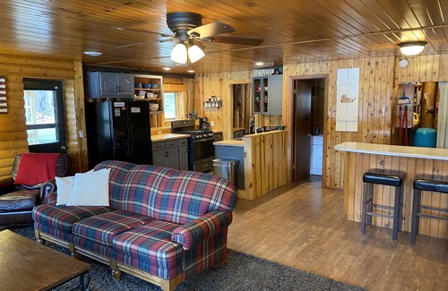 Woodruff Cabina | Tarifas con descuento ... del 5 al 16 de mayo ... $ 109-129 / noche ... Great Fishing and Pier está en