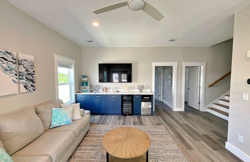Morgantown Casa | August Discounted! Pools, Tennis and Great Views!