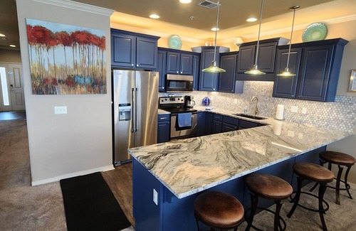 Hollister Condominio | Verano $ 195 / noche, CONDOMINIO DE LUJO LAKEFRONT, 2 KING BEDS / 2 bth, 10 min to Branson