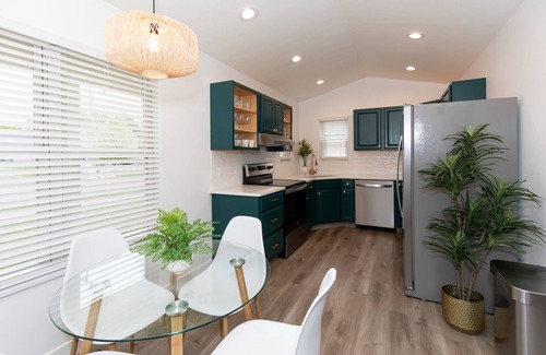 Sandusky Casa | August & September Dates! Vacay All Day - Close to CP, Sports Force, Islands