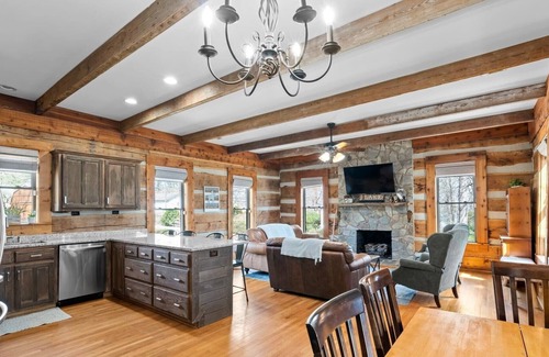 Terrell Casa | Perfect For Your Getaway! Gorgeous views of Lake Norman+ free kayaks & SUPs