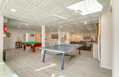 Scotts Casa | Fall Escape on Lookout Shoals Lake with Game Room!