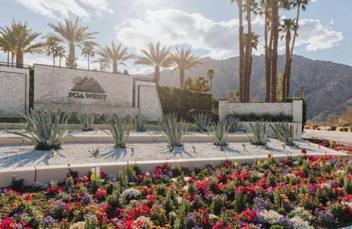 La Quinta Casa | Fall Fairways Retreat - PGA West 3BD - Golf Cart