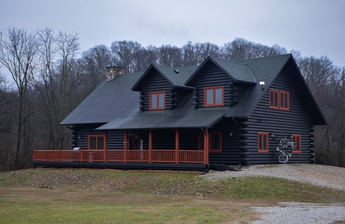 Rogers Cabina | Cabin w/POOL @Big Sugar Creek/Gravel Trail w/ Hot Tub&Sauna on 5 acres 12min DTR