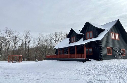 Rogers Cabina | Cabin w/POOL @Big Sugar Creek/Gravel Trail w/ Hot Tub&Sauna on 5 acres 12min DTR