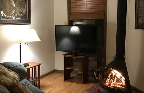 Attica Casa | Fall FUN in Creekside Treehouse w Hot Tub, Bonfires, Pets OK