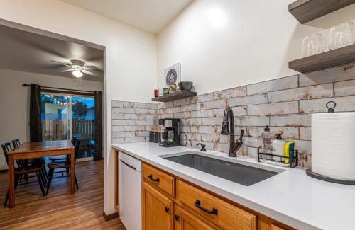 Lafayette Casa | Fall Getaway in Cozy 2BR near Old Town Lafayette