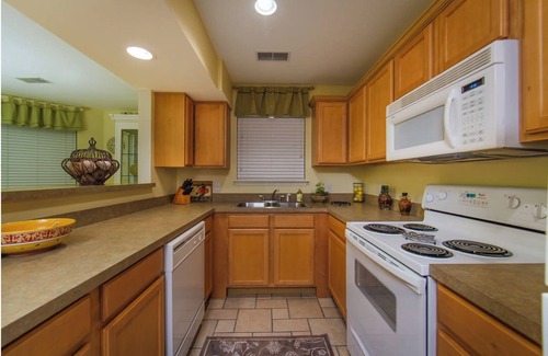 Branson Complejo | Fall in the Ozarks! 2 sep. spaces w/KING beds, FULL baths & kitchens = PRIVACY!