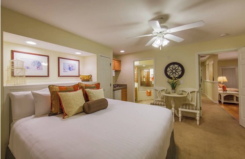 Branson Complejo | Fall in the Ozarks! 2 sep. spaces w/KING beds, FULL baths & kitchens = PRIVACY!