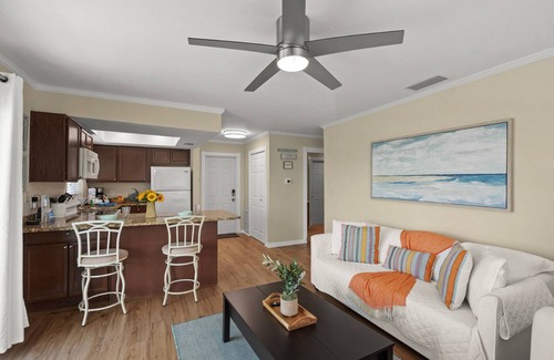 Siesta Key Condominio | Coastal Breeze Siesta: Waterfront 4-Unit Retreat – Walk to Turtle Beach, Boat Dock & Free Beach Gear