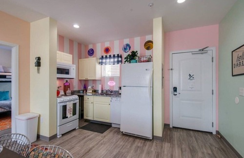Maxwell Apartamento | Cocina Moderna y TV 4K; ¡Escapada en el Centro de Nashville!
