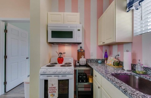 Maxwell Apartamento | Cocina Moderna y TV 4K; ¡Escapada en el Centro de Nashville!