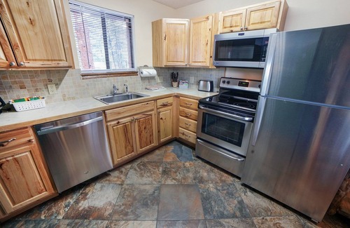Fall River Estates Cabina | Cabaña Fall River - perro amigable
