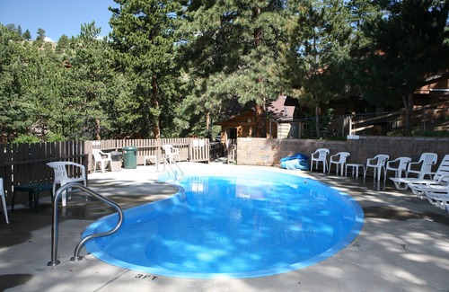 Fall River Estates Cabina | Cabaña Fall River - perro amigable