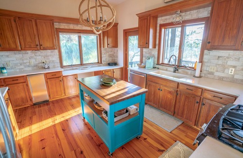 Plantation Casa | 30% OFF Summer! Canal Front, small dog ok, dock, screened private pool!