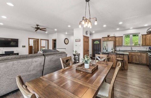Gleason Casa | Fall UTV enthusiasts! Book your stay!Easy Access to Harrison Hills Trail heads