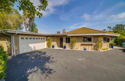 Fallbrook Casa | Fallbrook Home with Mountain Views Close to Hiking!