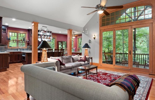 Lake Lure Casa | Falling Waters at Rumbling Bald
