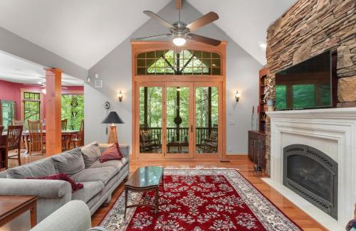 Lake Lure Casa | Falling Waters at Rumbling Bald