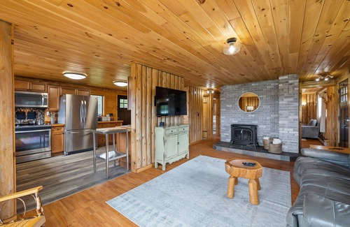 Jefferson Cabina | Fall’n Love in the White Mountains. Log Cabin. Views.