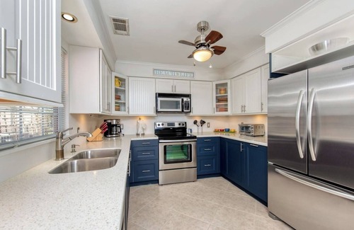 East Naples Casa | 3 Bd Beach House w / Pool & Tiki Bar (5th Ave y Naples Pier a solo 4 minutos)