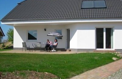 Nienhagen Casa | Familienfreundliches Ferienhaus im Ostseebad Nienhagen - Urlaub in Ruhiger Umgebung mit Platz für 6 Personen + Baby , Sauna und Kaminofen
