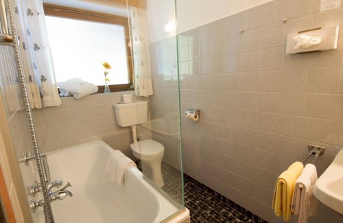 Bad Kleinkirchheim Cama Y Desayuno | Familienzimmer mit Wohn- und Schlafraum Getrennt - Hotel-garni Haus Sonnblick