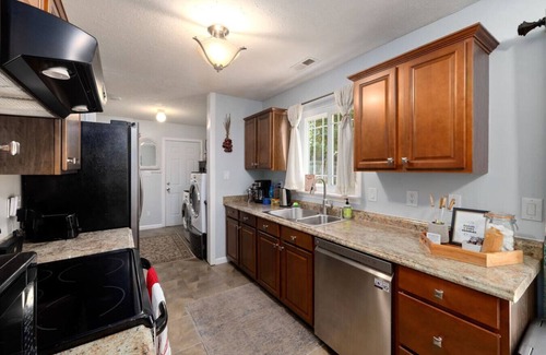 Cary Casa | Families | Backyard | 2mi to Downtown Cary