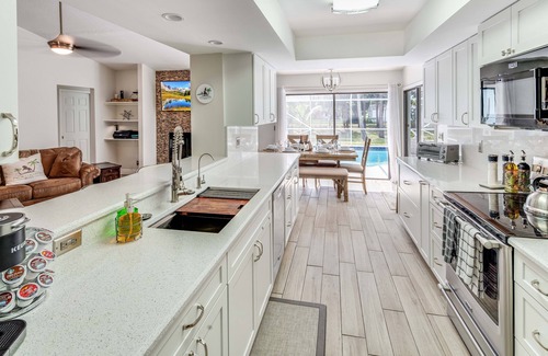 Hunt Club Casa | Families & Lrg Groups, Private Oasis, Heated Saltwater Pool-20-35 Min to Beaches