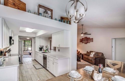 Hunt Club Casa | Families & Lrg Groups, Private Oasis, Heated Saltwater Pool-20-35 Min to Beaches