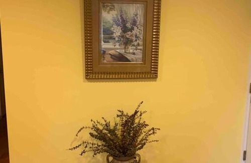 Elizabeth Apartamento | Family 3-bedroom home (2nd floor near EWR/Outlet)