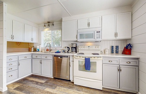 Sequim Casa | Family and dog-friendly getaway with deck, firepit and private hot tub