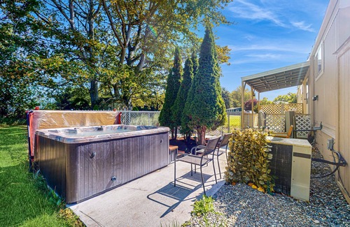 Sequim Casa | Family and dog-friendly getaway with deck, firepit and private hot tub