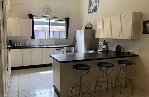 Brisbane Waterfront Casa | Family and Pet Friendly Peaceful Island Waterfront Home With Bikes and Kayaks