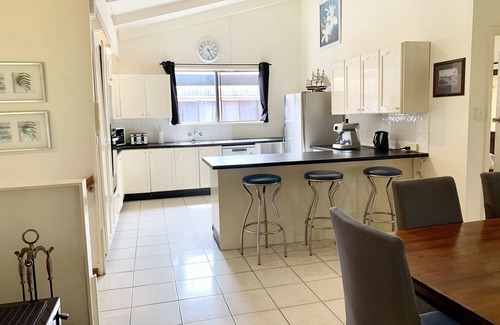 Brisbane Waterfront Casa | Family and Pet Friendly Peaceful Island Waterfront Home With Bikes and Kayaks