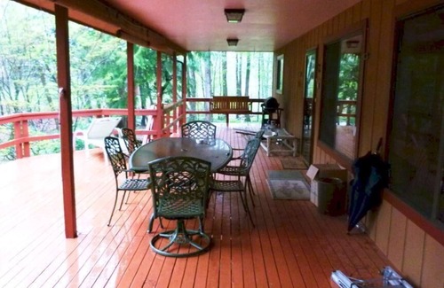 Burnsville Casa | Retiro de la familia y mascotas Riverside Montaña