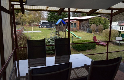 Oberhavel Apartamento | Family apartment directly at the playground with terrace