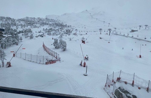 Arette Apartamento | Family apartment for 6, direct slope access, balcony, parking, elevator