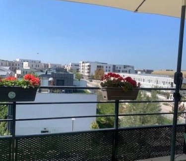 Saint-Cyr-l'Ecole Apartamento | Family Appartment with balcony