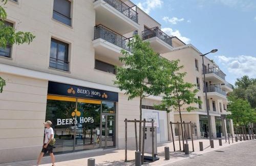 Saint-Cyr-l'Ecole Apartamento | Family Appartment with balcony