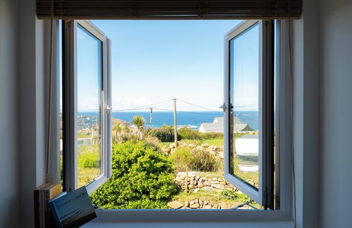 Saint Martin Casa | Family Beach House - Direct Access to Sennen Cove Perfect for Summer Holidays