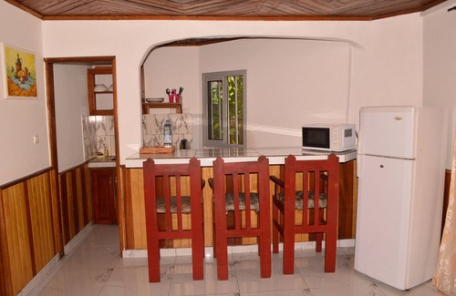 Kribi Casa | Bungalow-Familiar-Baño con ducha-Vista al Jardín