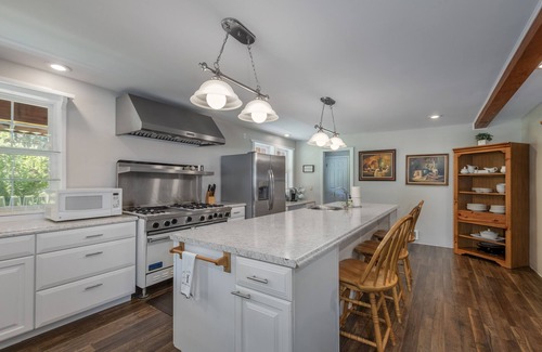 Leavenworth Casa | Cabaña familiar con bañera de hidromasaje, piscina privada, WiFi, TV por cable y espacio para todos