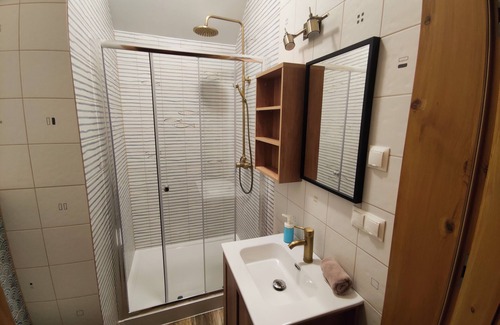 Trygort Chalet De Esquí | Family chalet with livingroom, kitchen, 2 bedrooms and 2 bathrooms with shower.