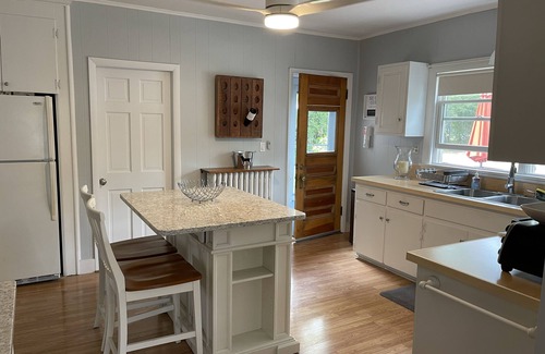 Oak Bluffs Cabaña | Family cottage in Oak Bluffs. Close to town